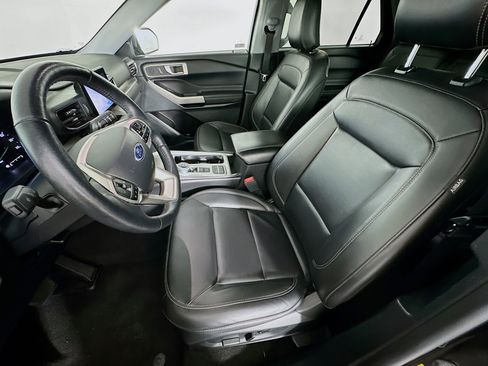 Used 2024 Ford Explorer XLT w/ Equipment Group 202A image 13