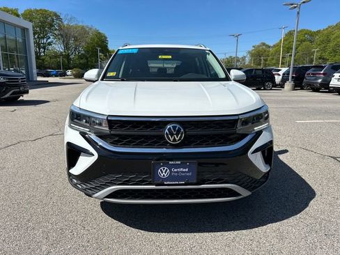 Certified 2023 Volkswagen Taos SE w/ Panoramic Sunroof Package AWD/4WD image 2