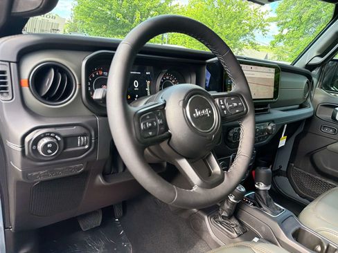 New 2026 Jeep Gladiator Mojave AWD/4WD image 9