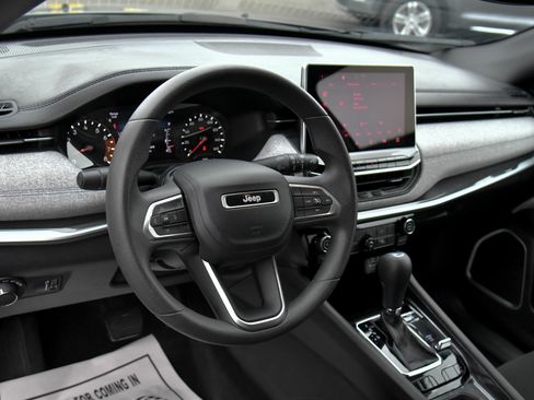 Used 2023 Jeep Compass Sport image 14