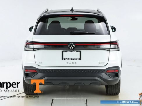 Used 2025 Volkswagen Taos SE AWD/4WD image 8
