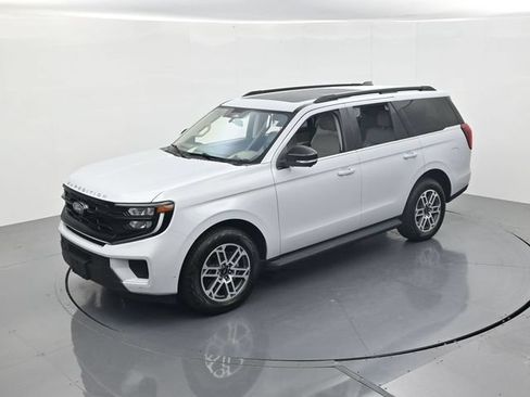 Certified 2025 Ford Expedition Active AWD/4WD image 47