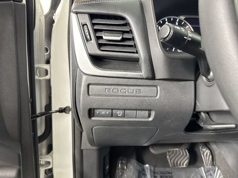 Used 2023 Nissan Rogue S FWD image 14