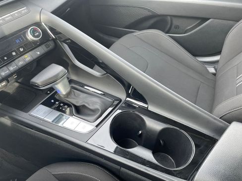 Used 2025 Hyundai Elantra SEL image 43