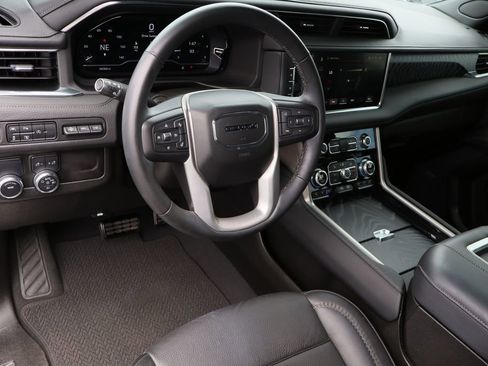 Used 2023 GMC Yukon XL Denali RWD image 12