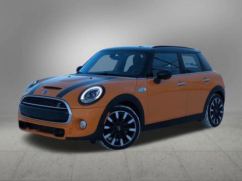 Used 2017 MINI Cooper S image 1