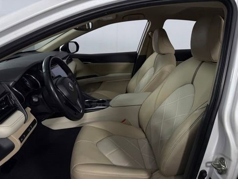Used 2019 Toyota Camry XLE FWD image 14