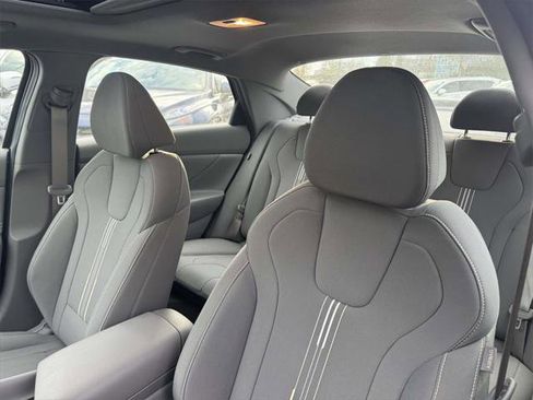 Certified 2025 Hyundai Elantra SEL image 17