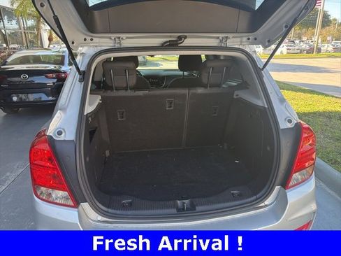 Used 2022 Chevrolet Trax LS w/ Tint and Cruise Package image 21