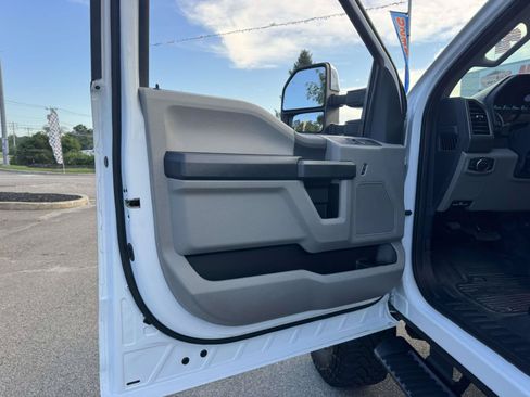 Used 2022 Ford F250 XL w/ Power Equipment Group AWD/4WD image 24