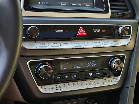 Used 2018 Hyundai Sonata Limited FWD image 15