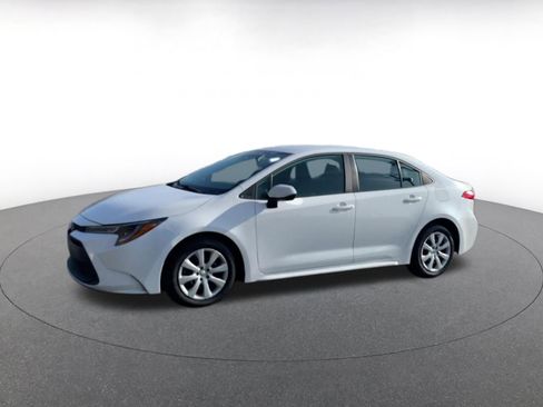 Used 2025 Toyota Corolla LE image 8