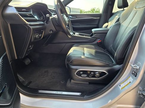 Used 2023 Jeep Grand Cherokee Overland w/ Advanced Protech Group III AWD/4WD image 10