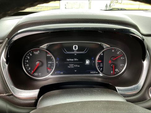 Used 2023 Chevrolet Traverse Premier FWD image 15