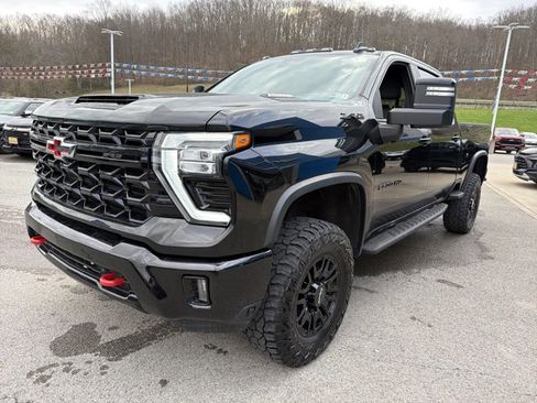 Used 2024 Chevrolet Silverado 2500 ZR2 w/ Technology Package image 11