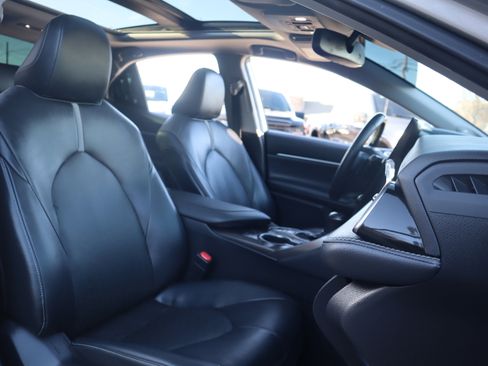 Used 2021 Toyota Camry XSE image 32