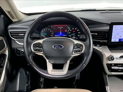 Used 2021 Ford Explorer XLT w/ Equipment Group 202A RWD image 5
