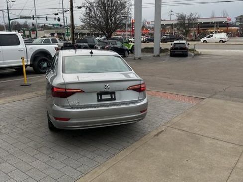 Used 2021 Volkswagen Jetta SE w/ SE Cold Weather Package image 8