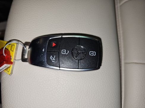 Used 2021 Mercedes-Benz GLB 250 4MATIC image 37