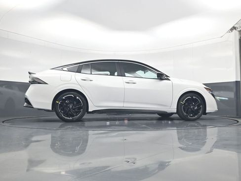 New 2026 Nissan Sentra SR w/ SR Premium Package FWD image 15