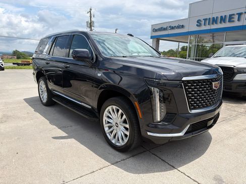 Used 2025 Cadillac Escalade Luxury AWD/4WD image 4