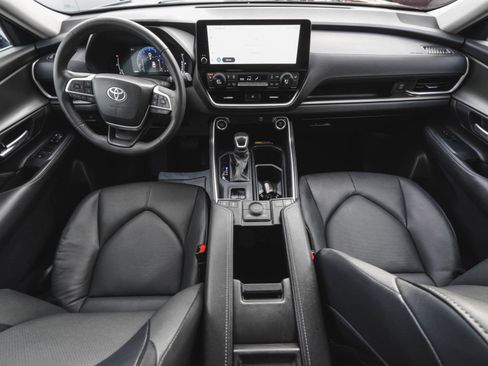 Used 2024 Toyota Grand Highlander XLE image 31