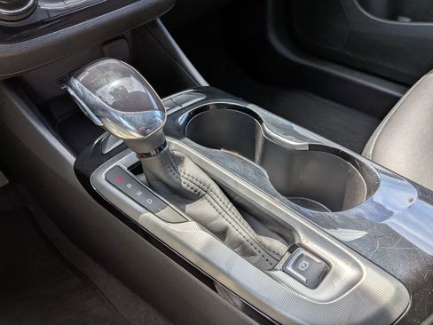 Used 2025 Buick Envista Sport Touring image 25