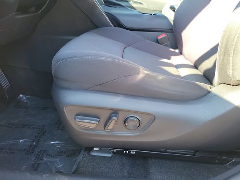 Used 2021 Toyota Venza LE image 11