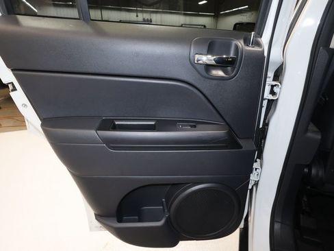 Used 2016 Jeep Patriot High Altitude image 12