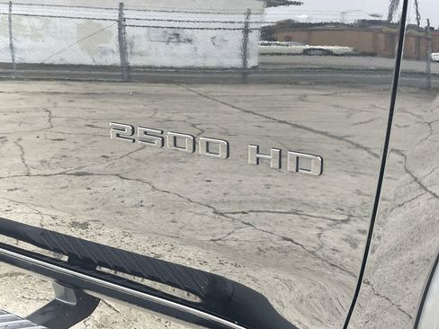 Used 2022 Chevrolet Silverado 2500 LTZ w/ LTZ Plus Package image 33