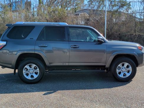 Used 2018 Toyota 4Runner SR5 Premium image 4