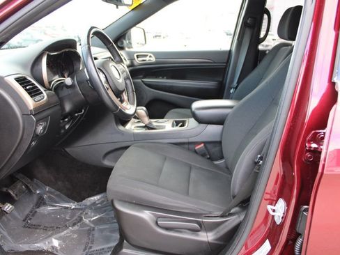 Used 2016 Jeep Grand Cherokee Laredo image 16