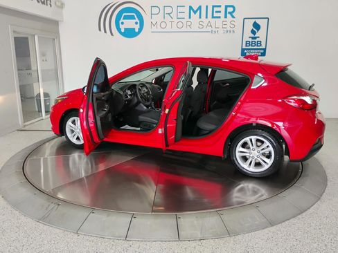 Used 2017 Chevrolet Cruze LT w/ Convenience Package FWD image 83