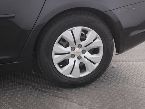Used 2015 Chevrolet Cruze LS FWD image 14