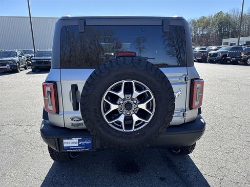 Used 2023 Ford Bronco Badlands image 5