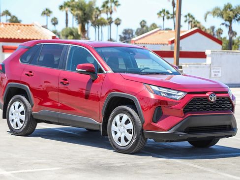 Used 2023 Toyota RAV4 LE FWD image 4