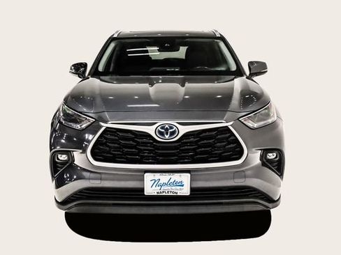 Used 2021 Toyota Highlander XLE image 3
