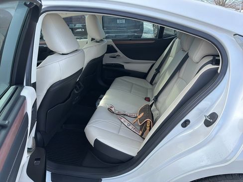 Used 2025 Lexus ES 300h Ultra Luxury image 7