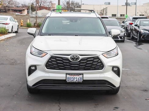 Used 2020 Toyota Highlander XLE image 6
