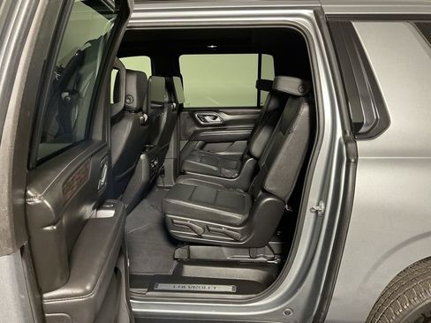 Used 2024 Chevrolet Suburban Z71 w/ Luxury Package AWD/4WD image 34