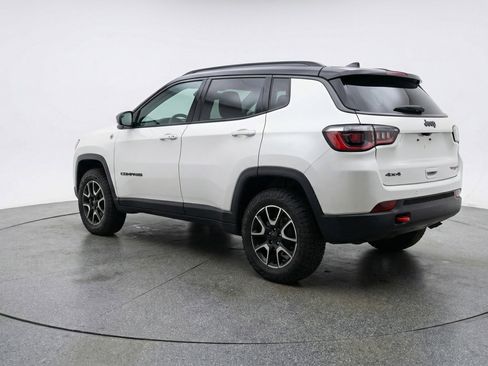 Used 2025 Jeep Compass Trailhawk image 6