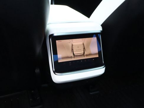 Used 2022 Tesla Model S Plaid image 12