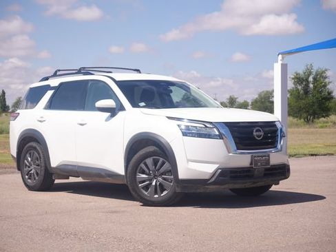 Used 2022 Nissan Pathfinder SV FWD image 1