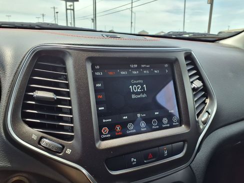 Used 2022 Jeep Cherokee Trailhawk w/ Comfort/Convenience Group AWD/4WD image 4