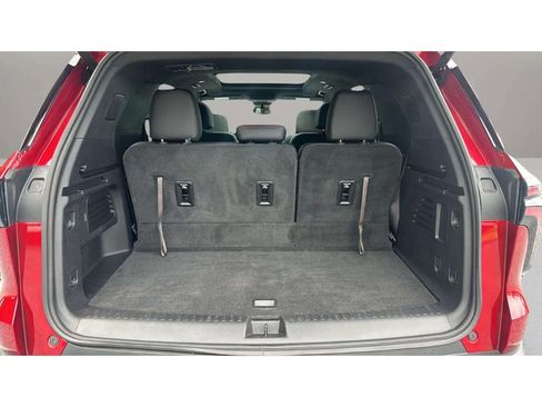 Used 2025 Chevrolet Traverse Z71 w/ LPO, Floor Liner Package AWD/4WD image 10