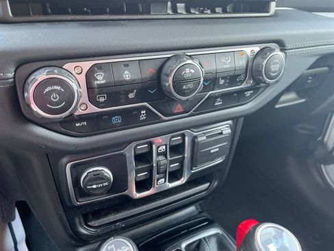 Used 2024 Jeep Wrangler Unlimited Sahara w/ Technology Group AWD/4WD image 20