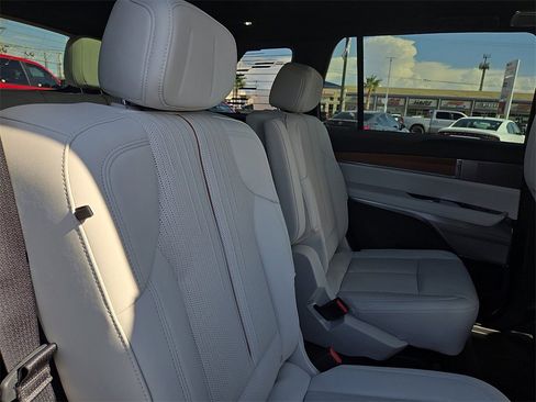 New 2026 Cadillac Vistiq Luxury w/ LPO, Floor Liner Package image 14