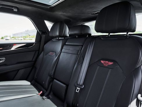 Used 2021 Bentley Bentayga AWD/4WD image 42