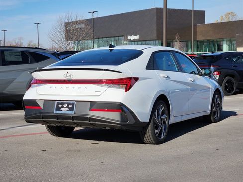 New 2025 Hyundai Elantra SEL image 7
