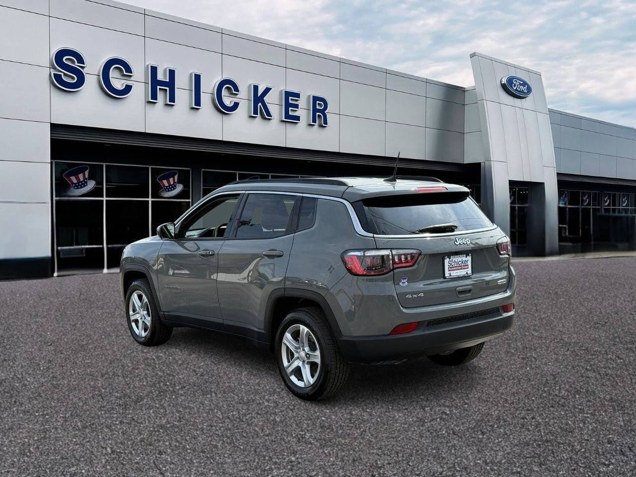 Used 2023 Jeep Compass Latitude w/ Convenience Group AWD/4WD image 3